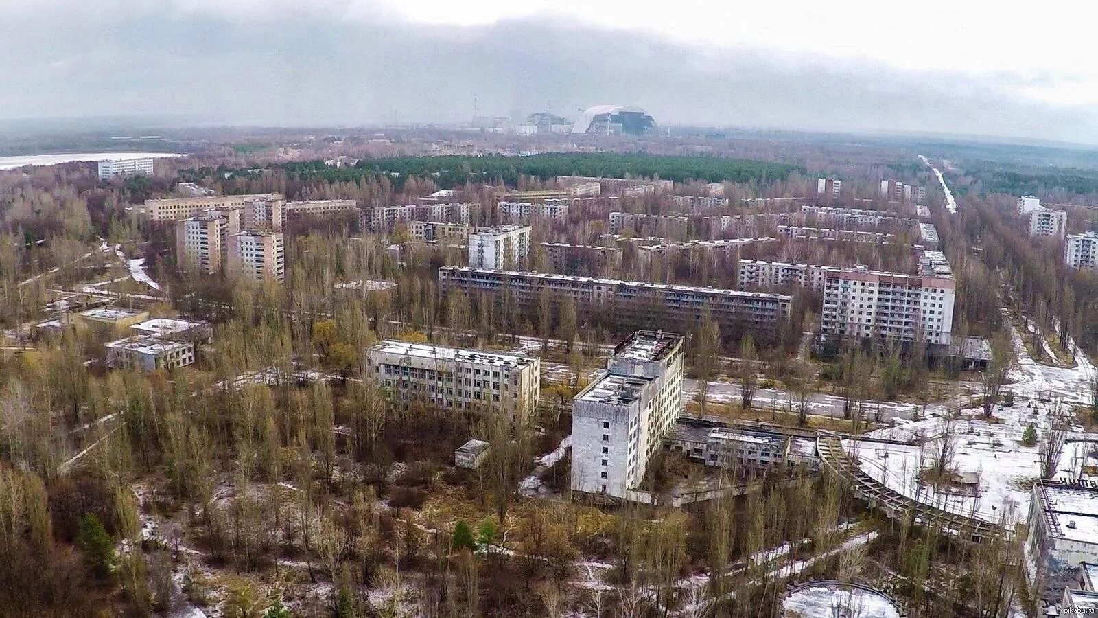 Pripyat chernobyl. Чернобыль город Припять сейчас. Припять город атомщиков. Город Припять и ЧАЭС. Припять Украина город-призрак.