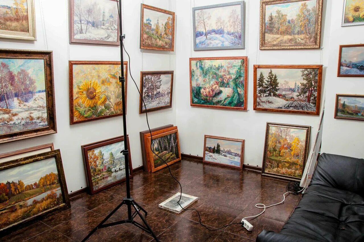 Галерея современного искусства картины. Кошелев художник иваново. Картинная галерея нижний новгород. Галерея художников. Картинная галерея нижний новгород арт пассаж.