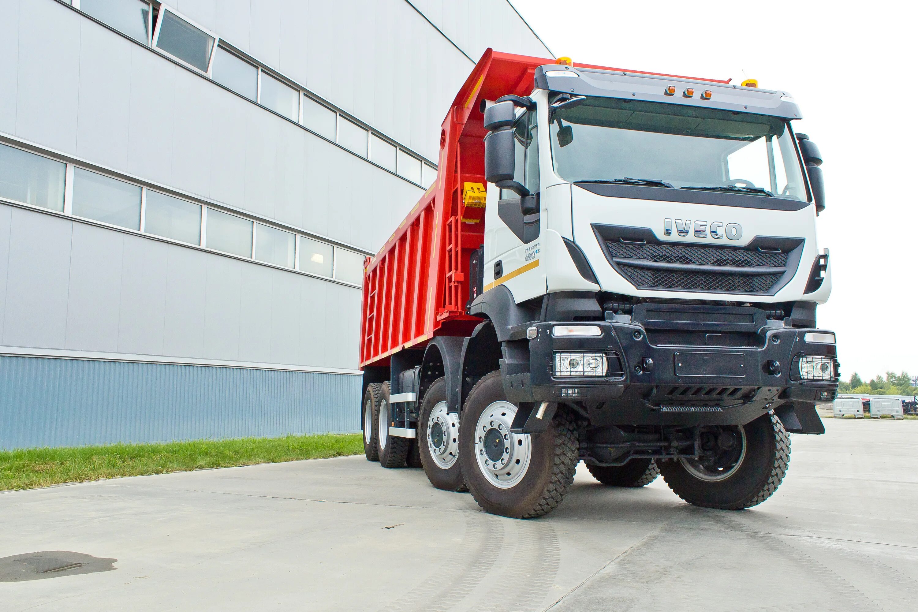 Ивеко 8х4 самосвал. Самосвал ивеко амт 8х8. самосвал iveco-amt 653900. ивеко траккер 8х4 самосвал. ивеко траккер 8х8 самосвал.