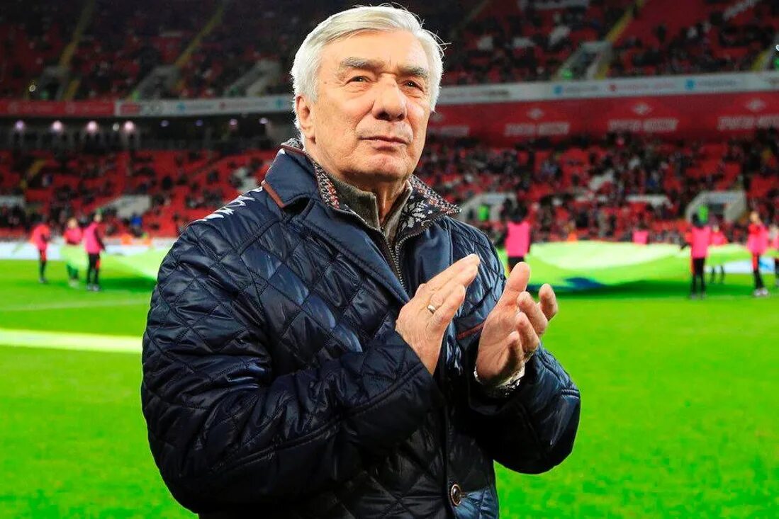 пеп гвардиола молодой. гус хиддинк. хиддинк тренер. смольянинов юрий алексеевич футбольный тренер. футбол тренер бывший.