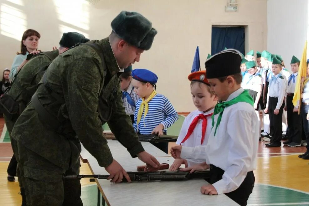 Патриотический урок россия. Патриотическое воспитание в школе. Патриотизм в школе. Урок патриотизма в школе. Гражданское воспитание в школе.