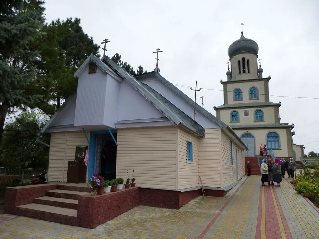 Куничи молдова. Село Добруджа Молдова. Село Покровка Старообрядческая Церковь. Село Старая Добруджа Молдова. Церковь Молдова с. Старая Добруджа.