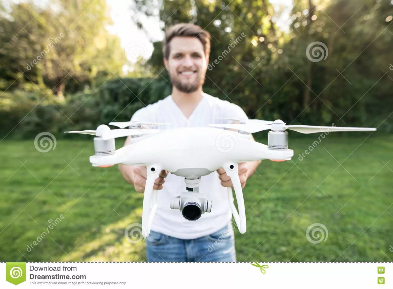 Человек запускает дрон. Квадрокоптер dji phantom 3 standard. Квадрокоптер. Квадрокоптер для человека. Разбитый квадрокоптер.