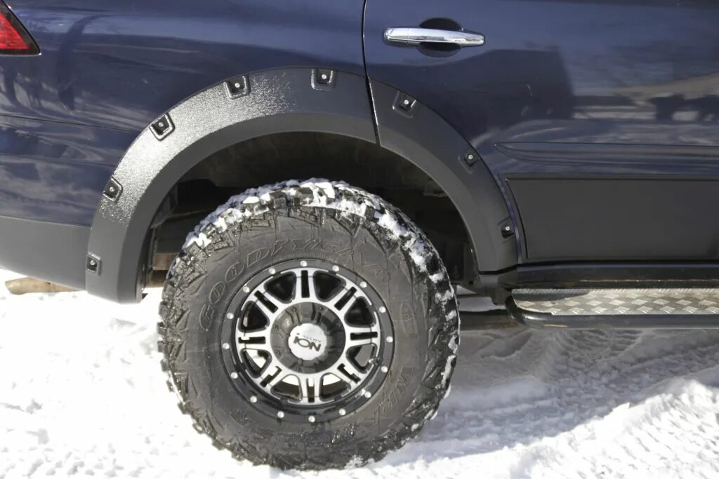 Расширители колесных арок паджеро. Mitsubishi pajero sport 1998. Расширители колесных арок паджеро. Расширители митсубиси паджеро спорт 2. Mitsubishi pajero sport 1 расширители арок.