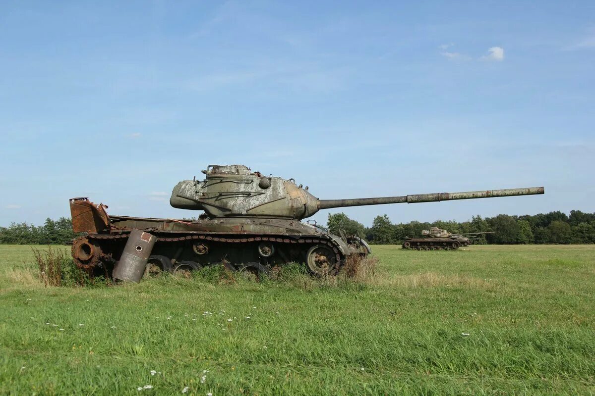 Погода в танковом. Магдебургский танковый полигон. Танк в поле. Танковый полигон танки. Танковый полигон в Германии.