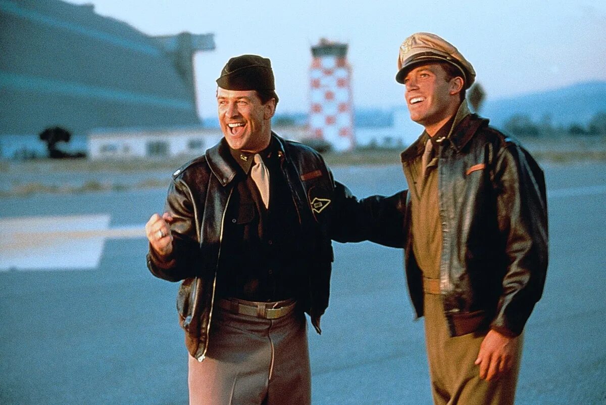 Майкл бэй фильм перл-харбор. Перл-харбор фильм 2001,атака. Перл харбор 2001. Перл харбор режиссер. Перл-харбор фильм 2001,атака.