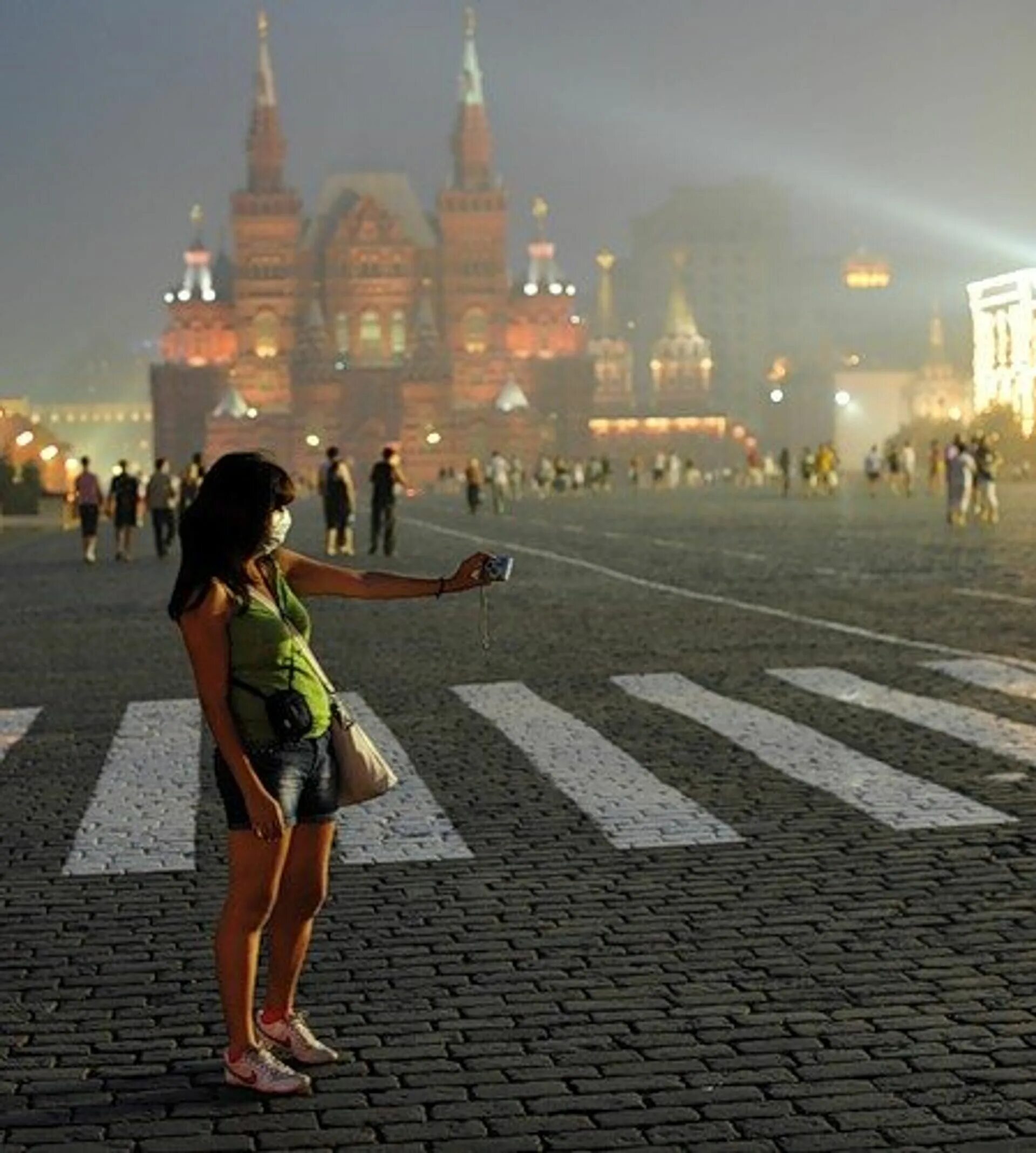 Ощущается в москве. Смог в Москве 2010. Смог в 2010 году в Москве. Смок в Москве в 2010. Лето 2010 в Москве.