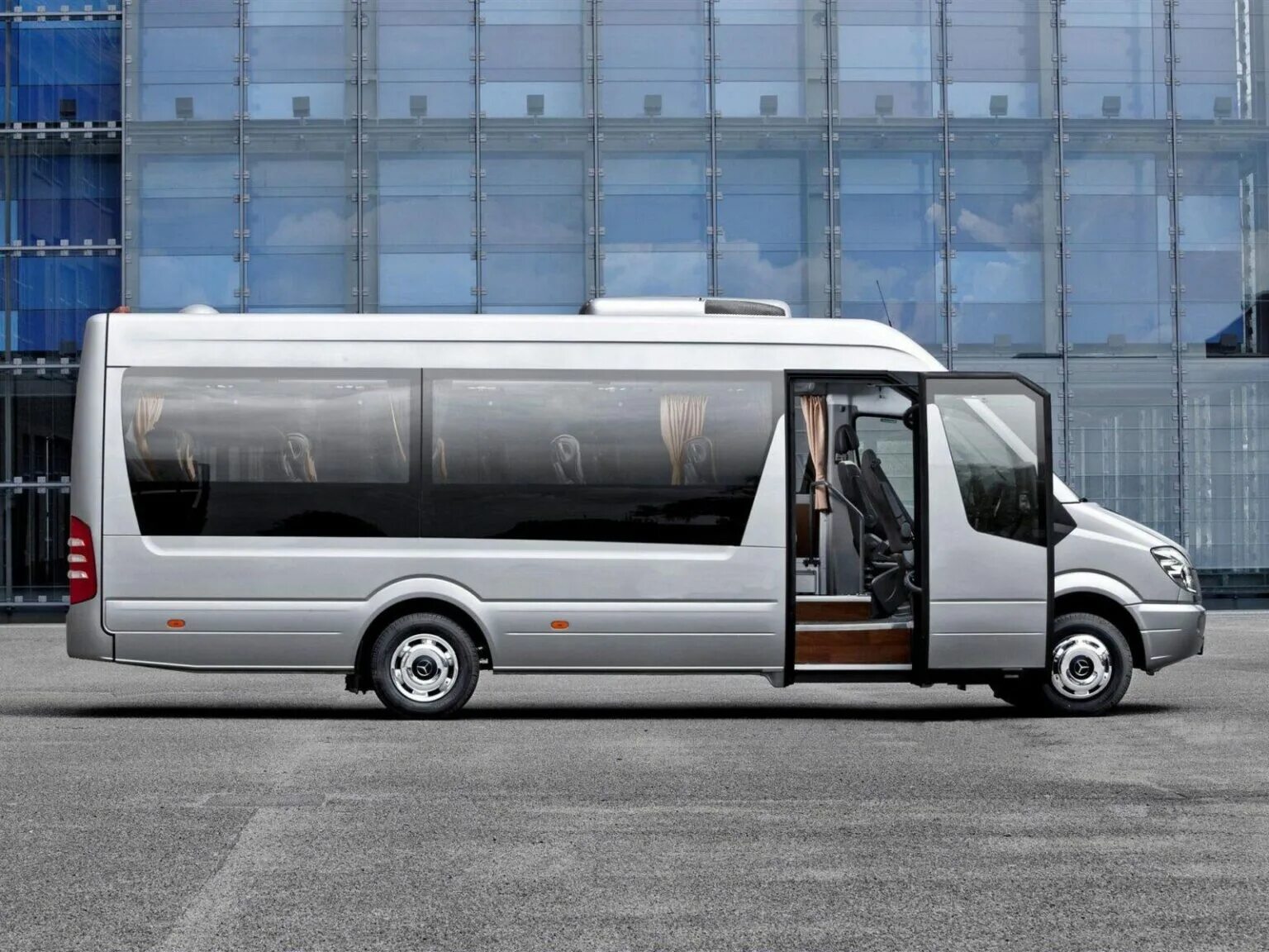 Мод пассажирские перевозки. Mercedes-Benz Sprinter Travel 65. Мерседес Спринтер пассажирский. Мерседес Бенц минибус. Mercedes-Benz Sprinter Bus.