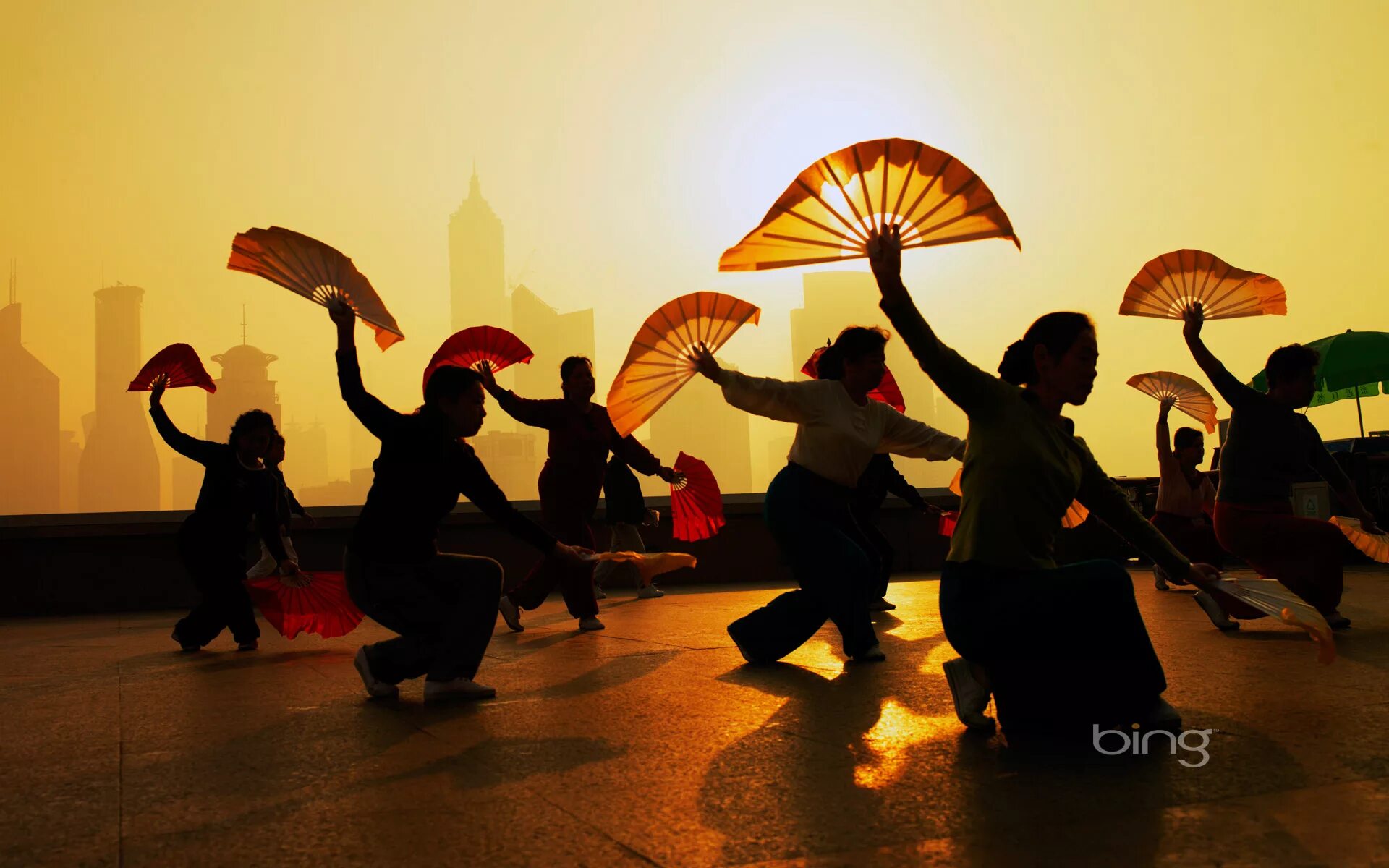 Жизни высокую культуру. Культура Китая. Культура и искусство Китая. Современная культура Китая. Китайские танцы на улице.