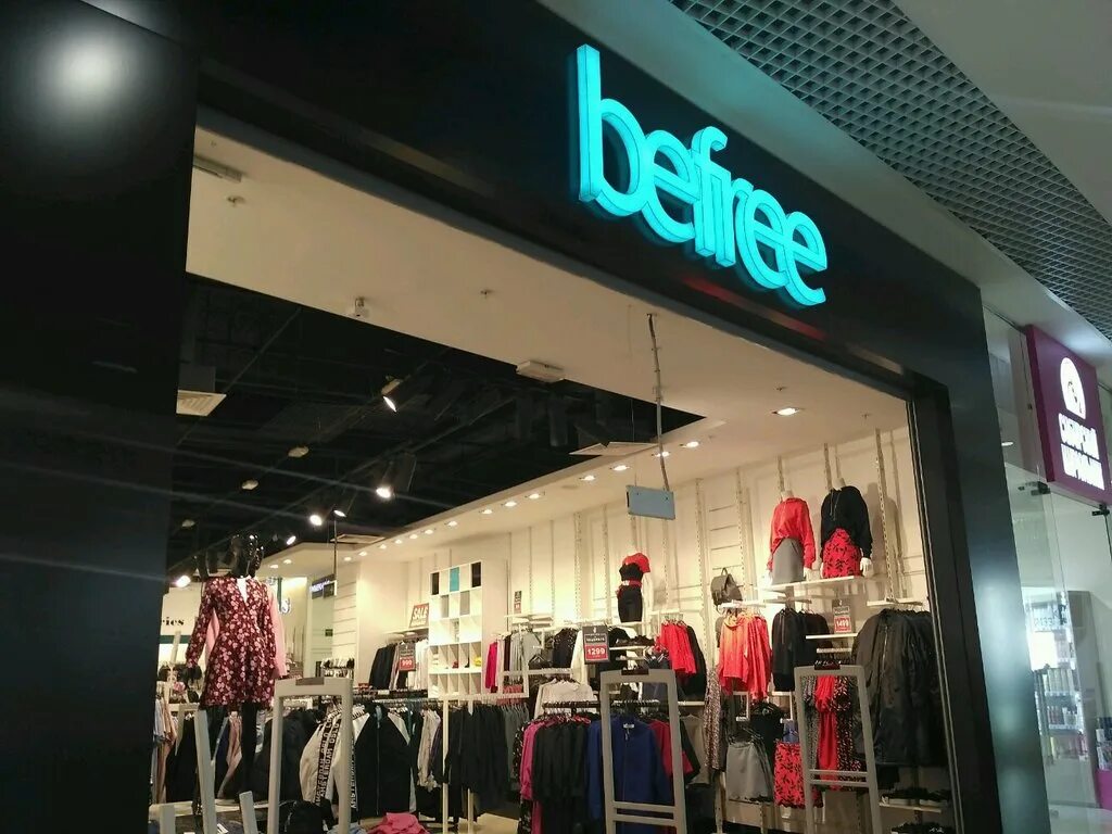 Befree магазин 2022. Бифри сургут. Befree пятигорск. Бифри мега новосибирск. Бифри новосибирск.