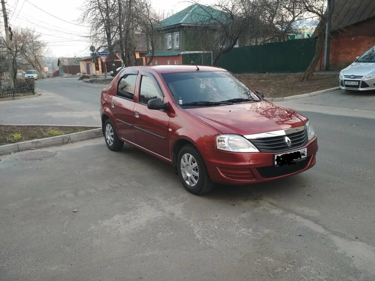 Купить рено логан в свердловской области. Рено Логан 2010 красный. Рено Логан Рестайлинг 2010. Р 824 КХ 57 Рено Логан красный. Рено Логан красный е479 о 190.