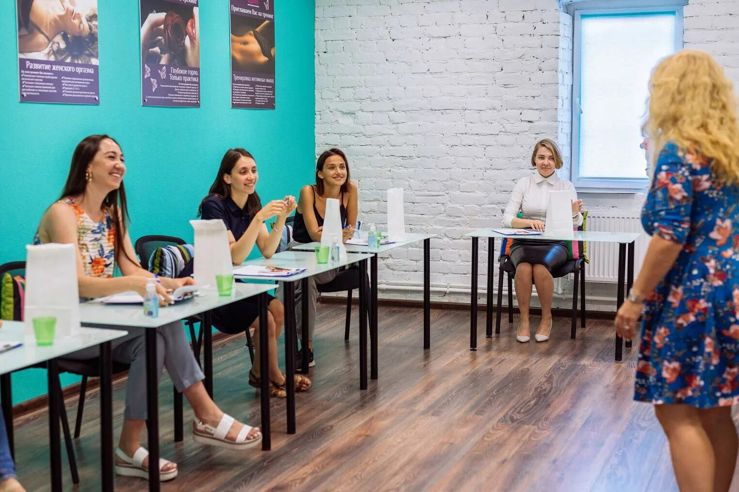 Secrets центр спб. Курсы спб для девушек. Тренинг для женщин в санкт-петербурге. Тренинг для девушек. Secrets обучение.