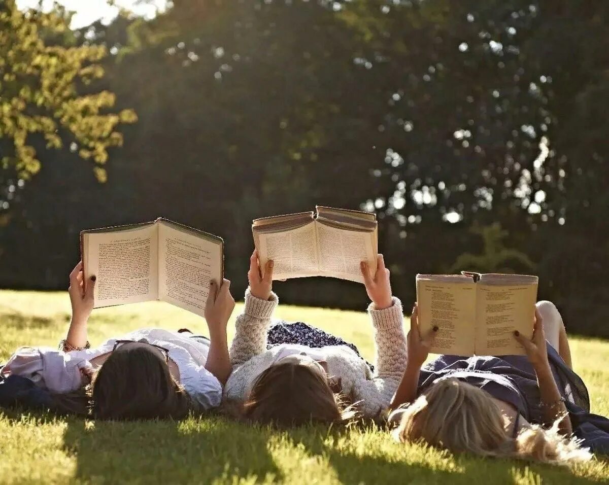 Читаем лучшие книги. Лето с книгой. Чтение книг. Чтение на природе. Книга путешествия.