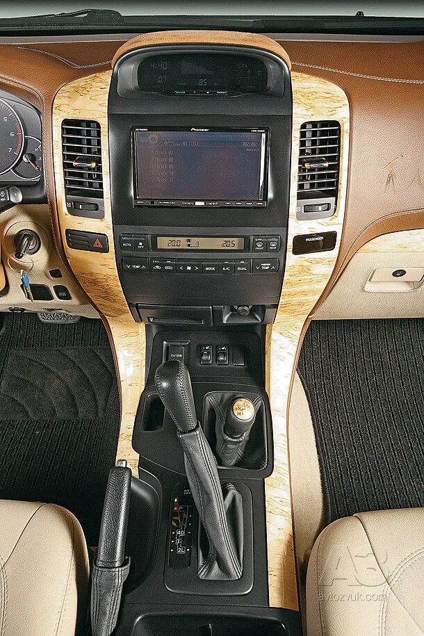 Ленд крузер прадо тюнинг салона Toyota Land Cruiser Prado комплексный пошив салона в Eastline-Garage Eastlin
