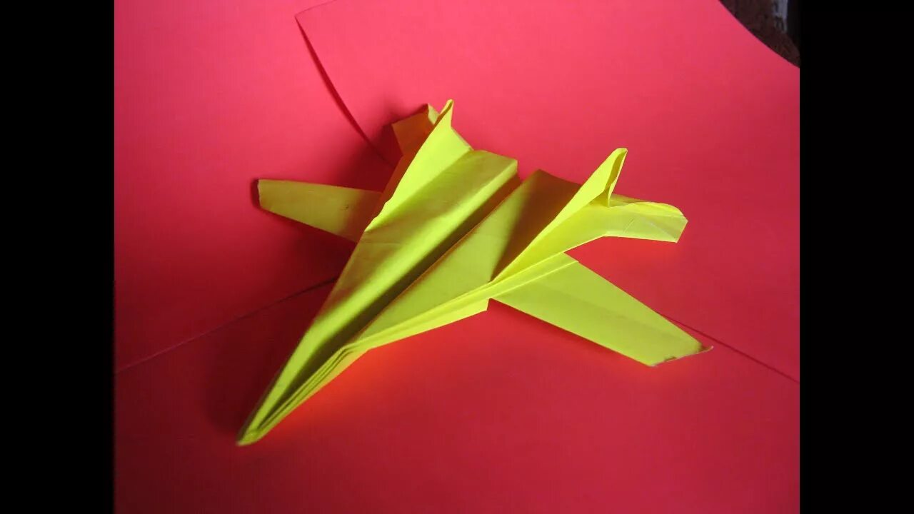 Самолет истребитель из бумаги. Бумажный самолетик. Оригами самолёт истребитель ф15. Оригами цветок. Оригами самолет f15.