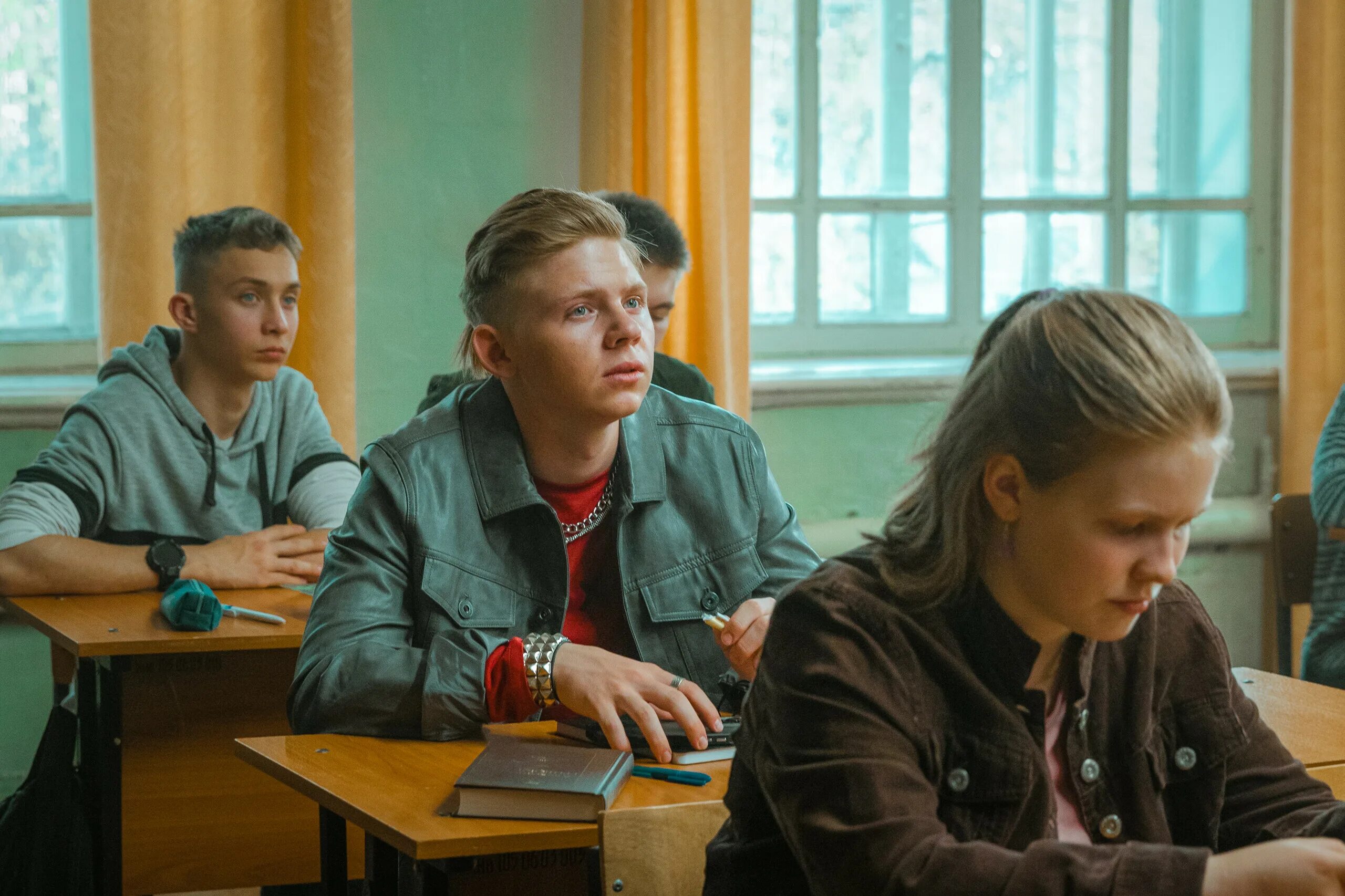 Крутая перемена сериал. Великолепная пятерка 5 сезон. Кадр из фильма. Анфиса черных географ глобус пропил. Крутая перемена даты выхода.