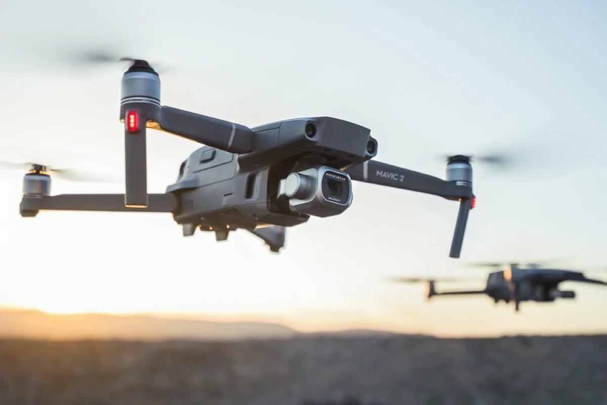 Как выглядит дрон. Дрон mavic 3 ттх. мавик 2 боковые датчики. дальность полета дронов mavic. mavic 2 zoom максимальное увеличение.