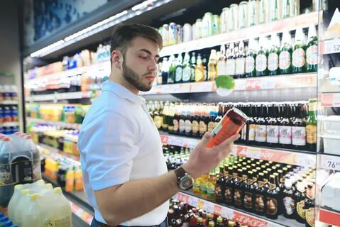 Парень продает своих бывших