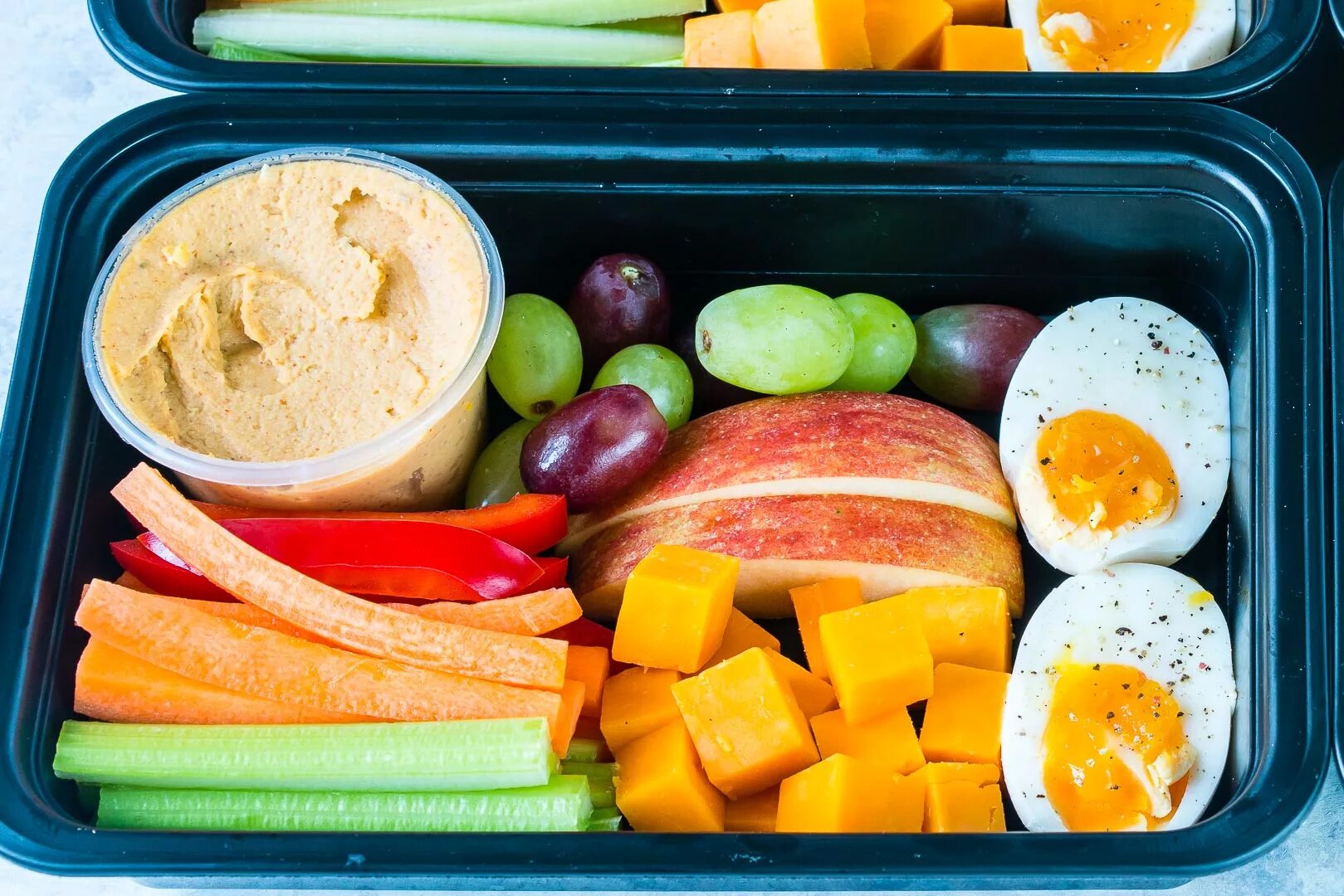 Перекус в течении дня. Перекус. продукты для перекуса. овощи на перекус. овощи и фрукты для перекуса.