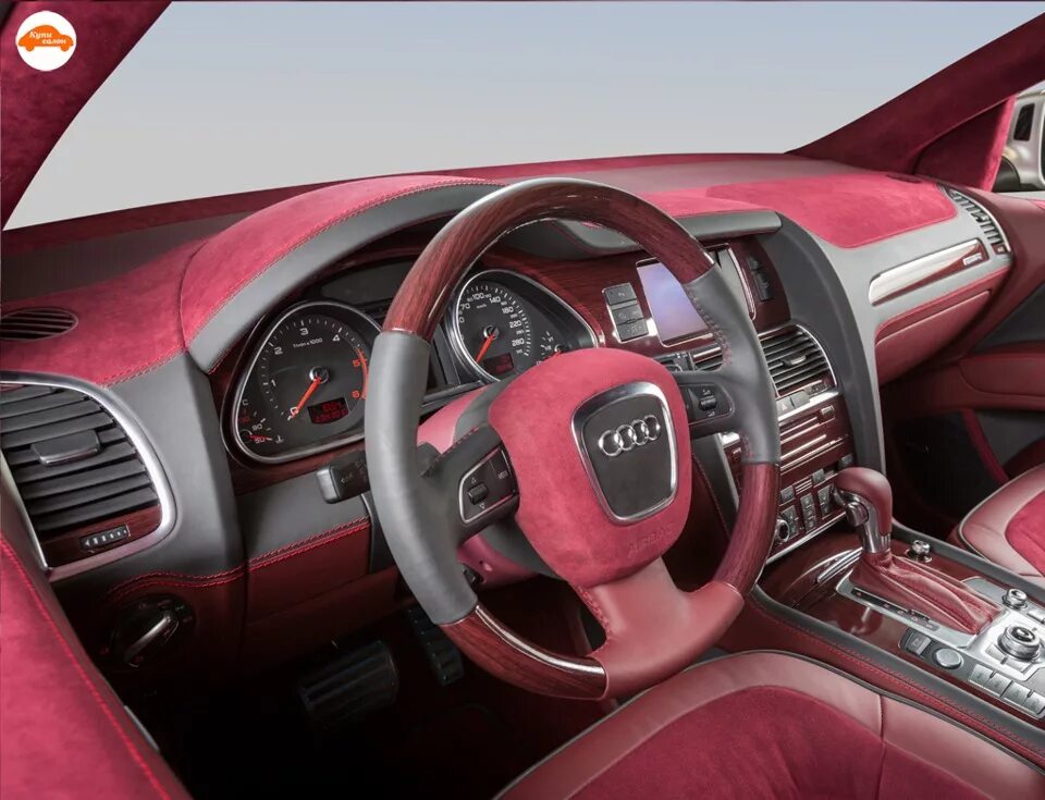 Красная торпеда. Audi q5 с красным салоном. Ауди q7 салон. Audi q7 салон алькантара. Перетяжка Audi q7.