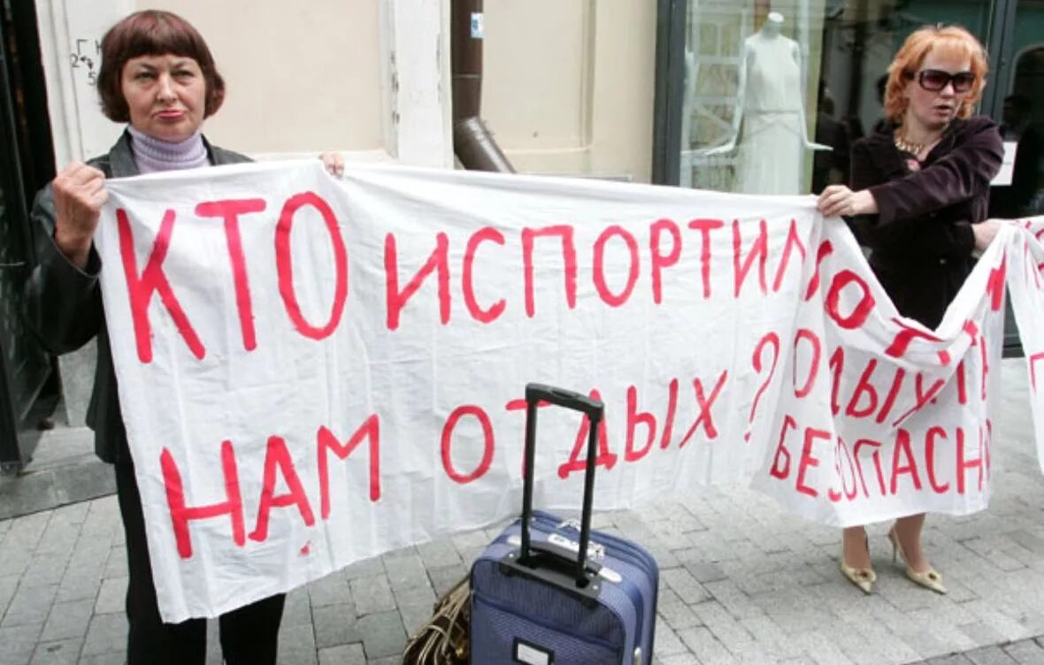 надписи коллекторов. верни на полторы. слова поддержки на защиту студентам. ты просишь меня занять денег. экспозиция возле ресторана.