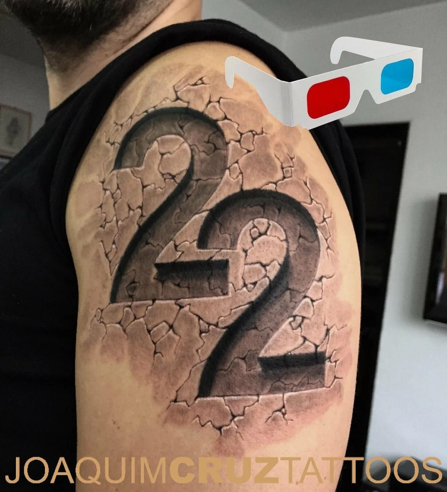 цифры черные. цифра 3 из металла. цифра 3 из кожи. цифра 3 шарик золото. цифра 3 на дверь.