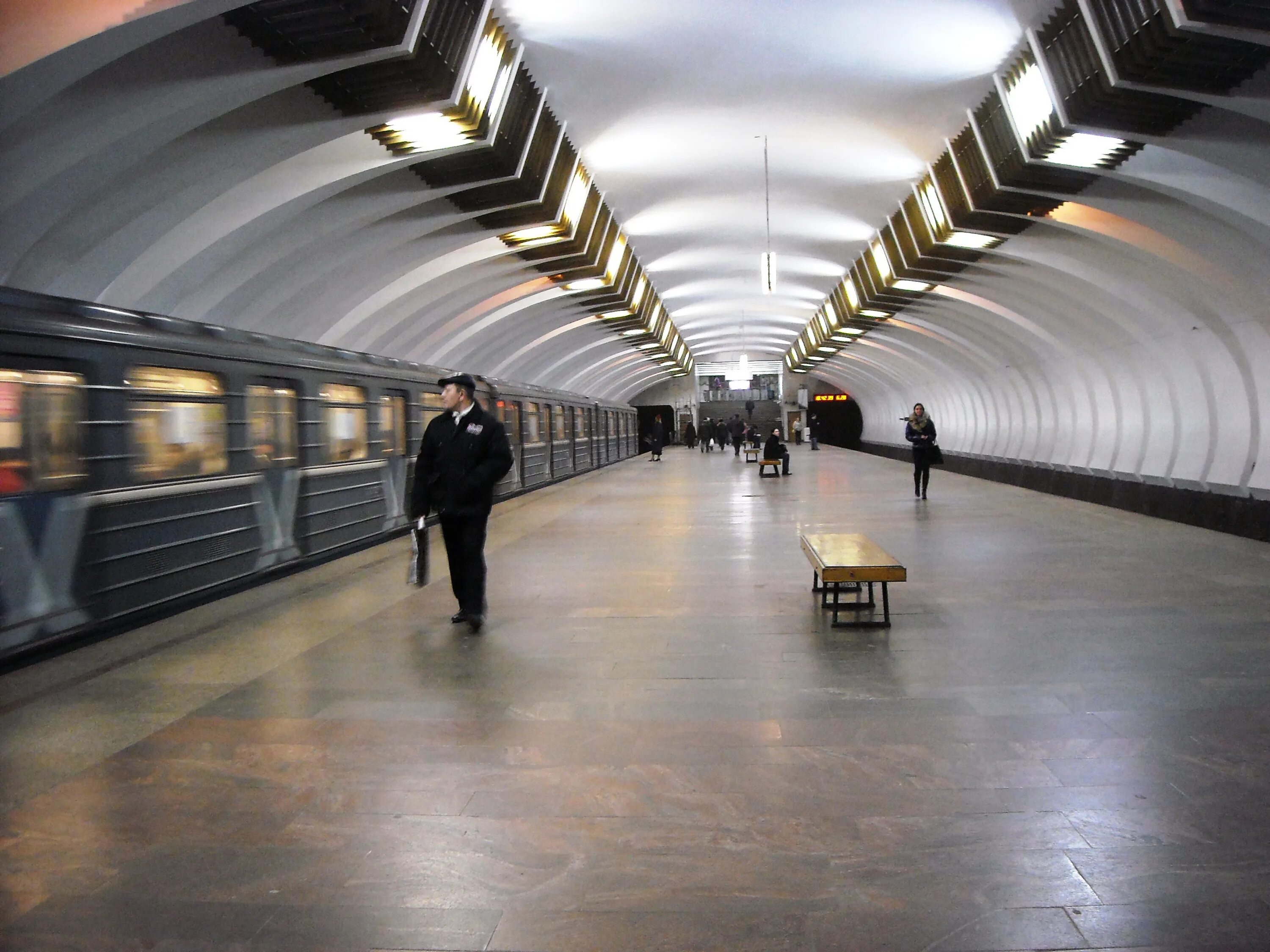 Метро буревестник нижний. Станция Ленинская Нижегородский метрополитен. Ленинская (станция метро, Нижний Новгород). Нижегородский метрополитен станция парк культуры. Метро парк культуры Нижний Новгород.