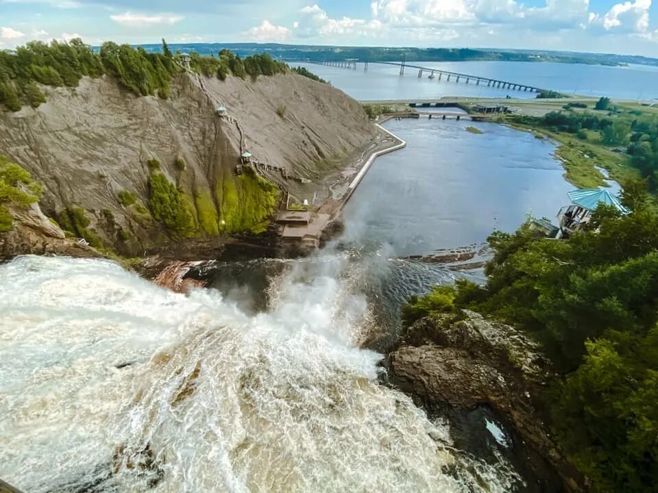 Св лаврентия бассейн какого океана. Св Лаврентия река Северная Америка. Водопад Монморанси (Квебек). Бассейн реки Святого Лаврентия. Река Святого Лаврентия Канада Утес.