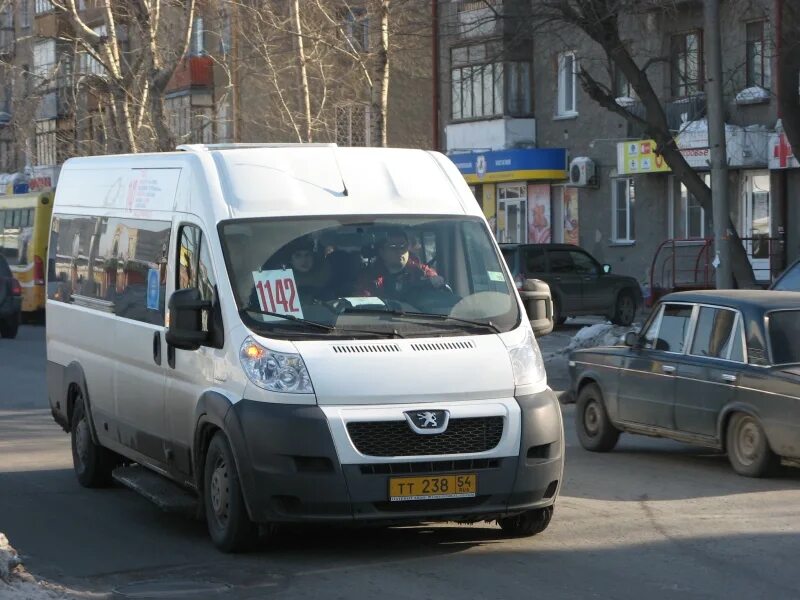 Маршрутное такси. Маршрутный автобус. Вонючая маршрутка. Peugeot маршрутка. Маршрутное такси 17