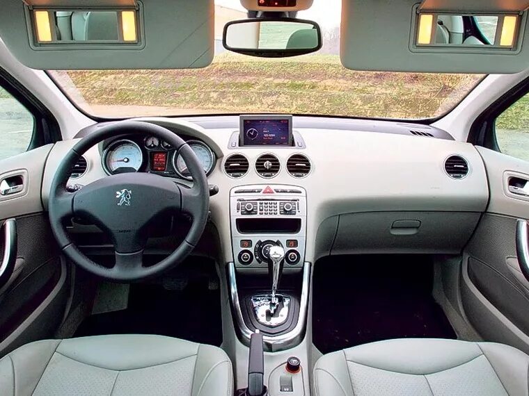 Пежо салон внутри. Peugeot 308 салон. пежо 308 2008 внутри. пежо 308 2009 салон. пежо 308 2008 салон внутри.