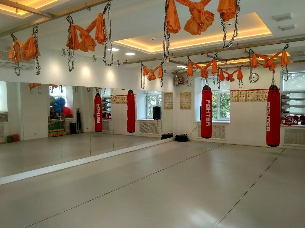 Атмосфера фитнес ярославль. Эмблема фирмы атмосфера. Атмосфера ярославль. Семейная атмосфера в гостинице. Салон красоты атмосфера.