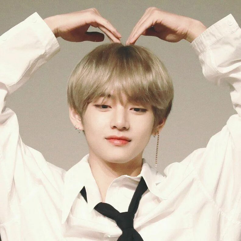 Тэхен бтс с днем рождения. Тэхен 2021. Торт бтс тэхен. Ким тэхён день рождения. Тэхен бтс медведь.