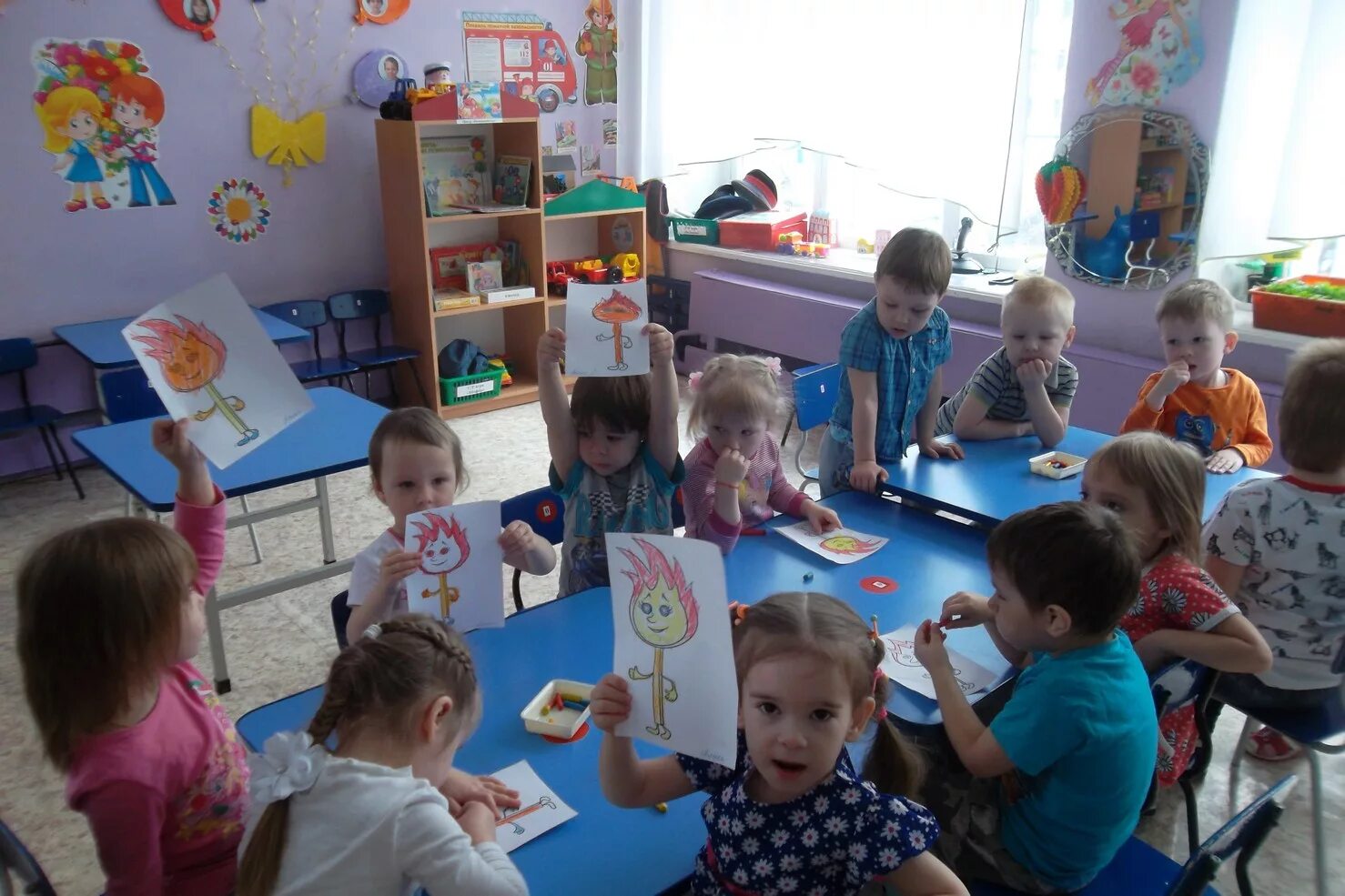 Занятие в младшей группе. Занятия в младшей группе детского сада. Вторая младшая группа детского сада. Развлечения в детском саду.