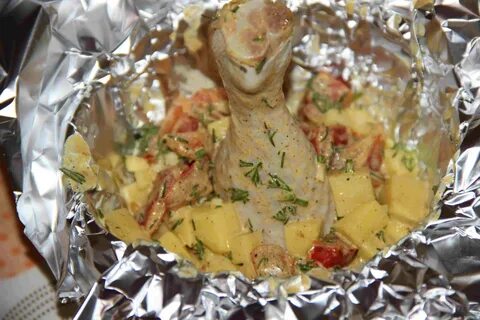 Куриные голени с картошкой в фольге