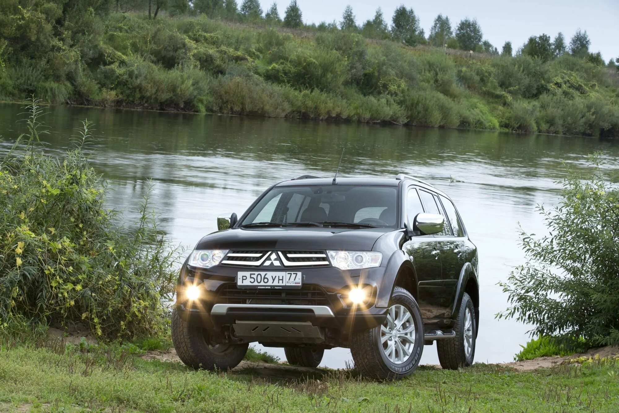 Mitsubishi pajero sport расход. Mitsubishi Pajero Sport. Мицубиси Паджеро спорт 2014. Mitsubishi Pajero Sport внедорожник. Mitsubishi Pajero Sport 2.