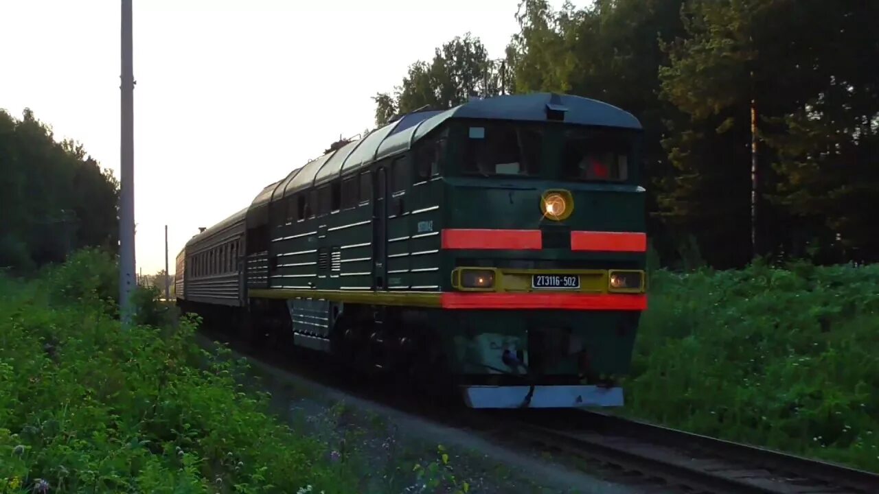 Екатеринбург новая сосьва фото внутри поезда. Сосьва екатеринбург поезд. Екатеринбургская городская электричка. 2тэ116 с пригородным поездом. Сосьва екатеринбург поезд.