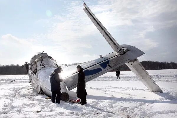 Катастрофа atr 72 под тюменью. Атр 72 тюмень авиакатастрофа. atr-72 под тюменью 2 апреля 2012 года.