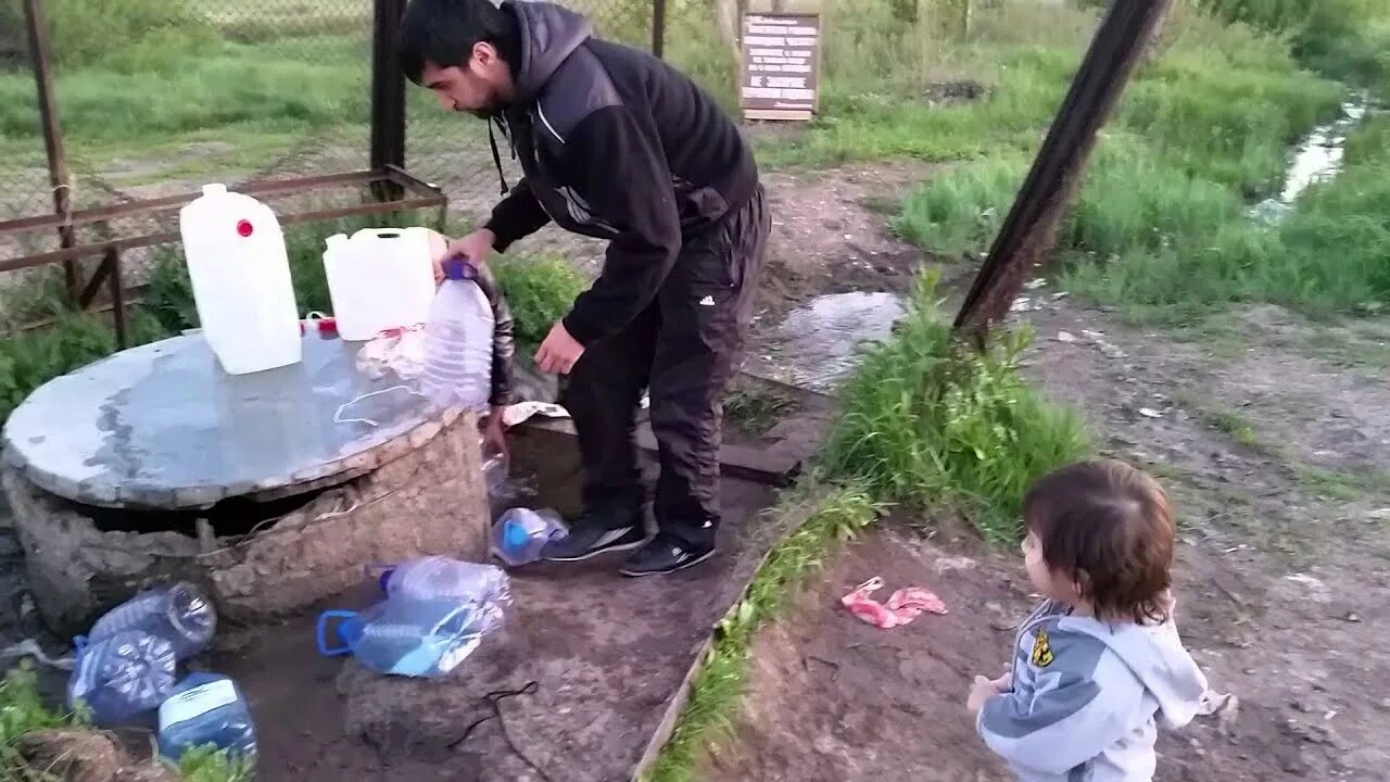 Ютуб родников. Родник Череповец. Родник в Дубасово. Родник за кордоном в Усть Бюре. Разрисованный Родник на Алтае.