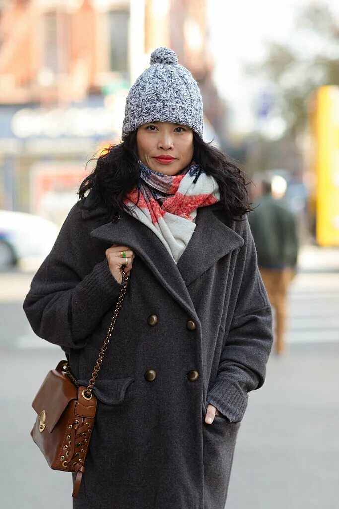 Пальто шапкой шарфом. Шапка к пальто. Головной убор к пальто. Головной убюор с пальто. Пальто шапкой шарфом.