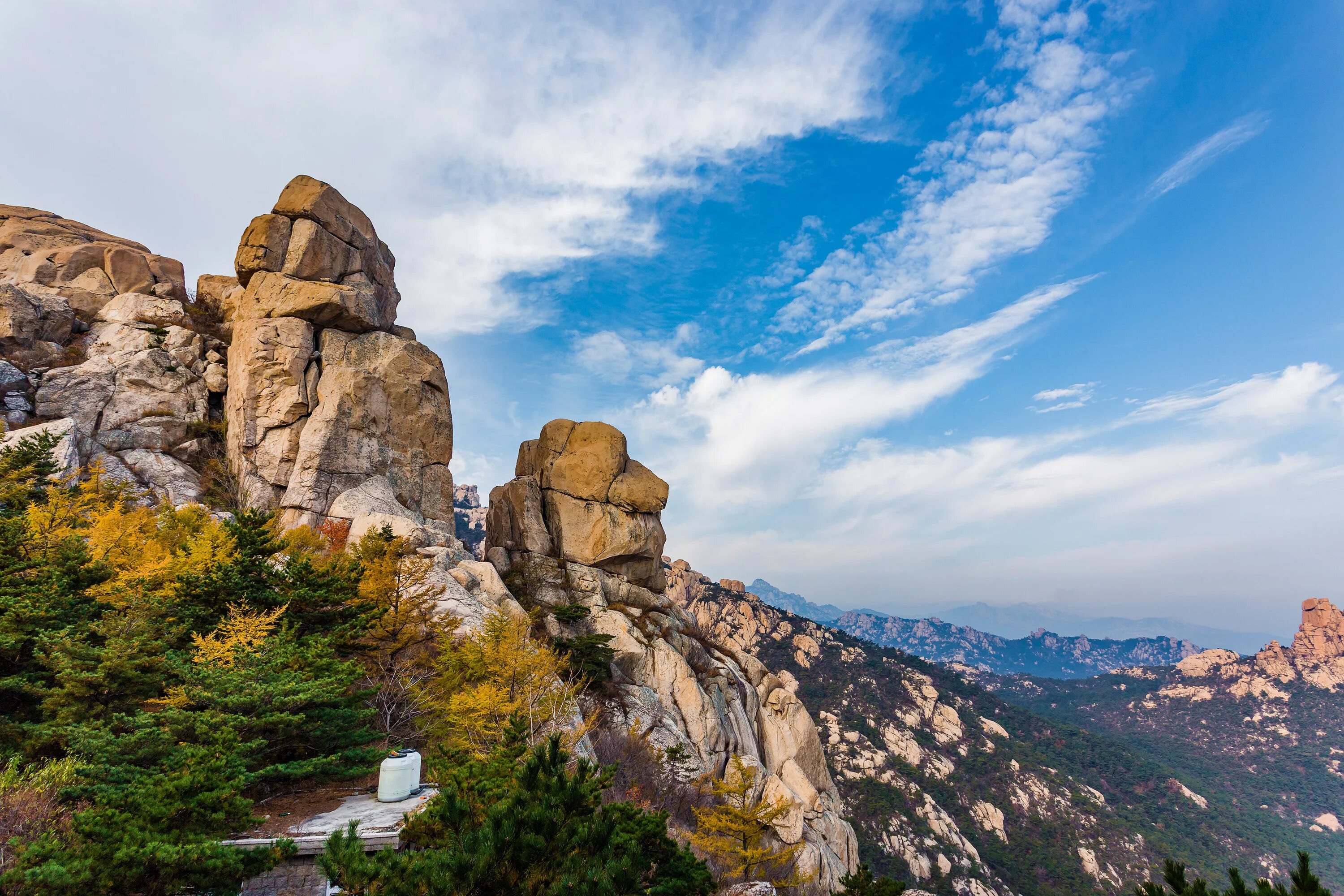 Tourist area. Циндао гора Лао. Горы Лаошань фото.