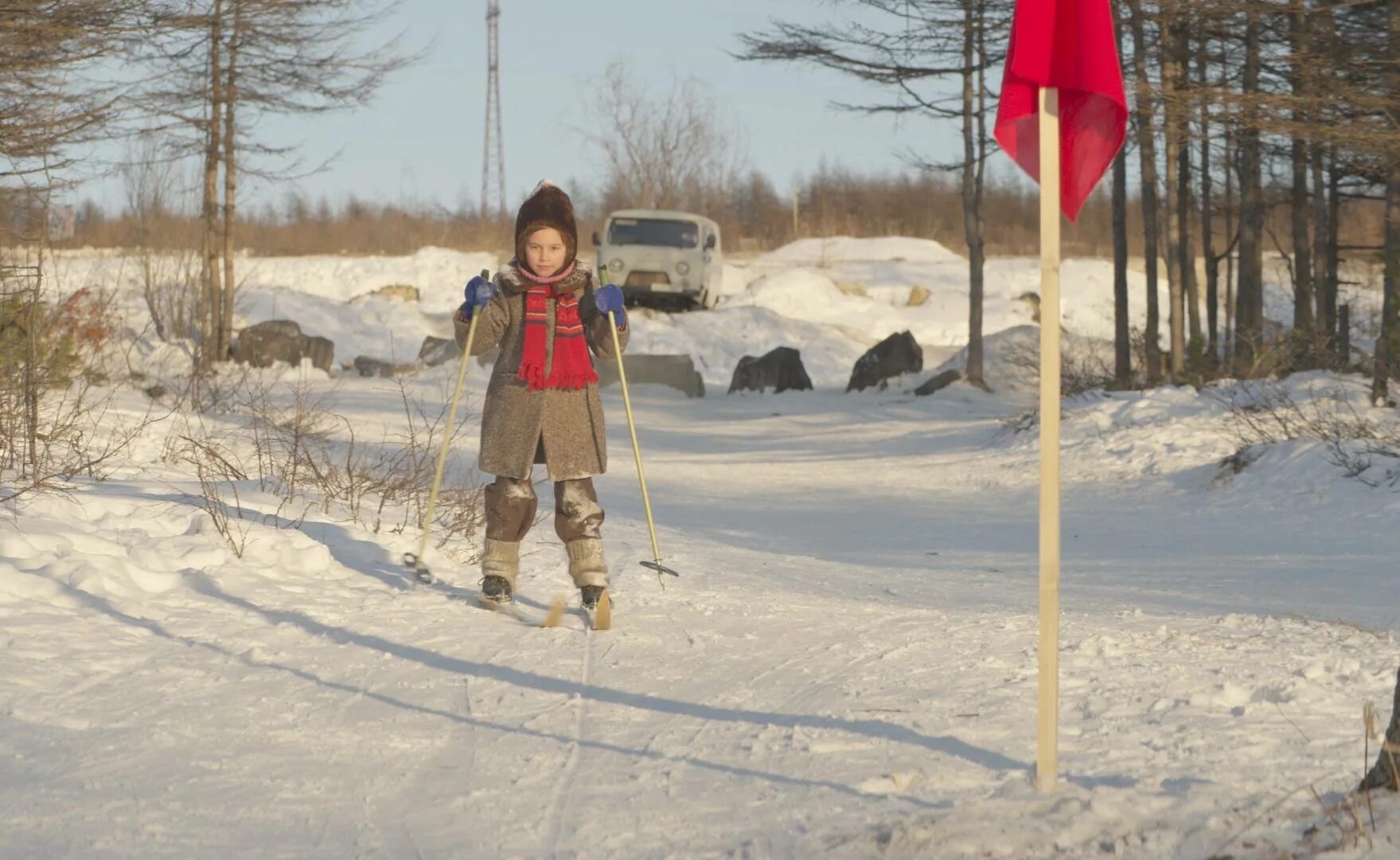 снег про лыжницу