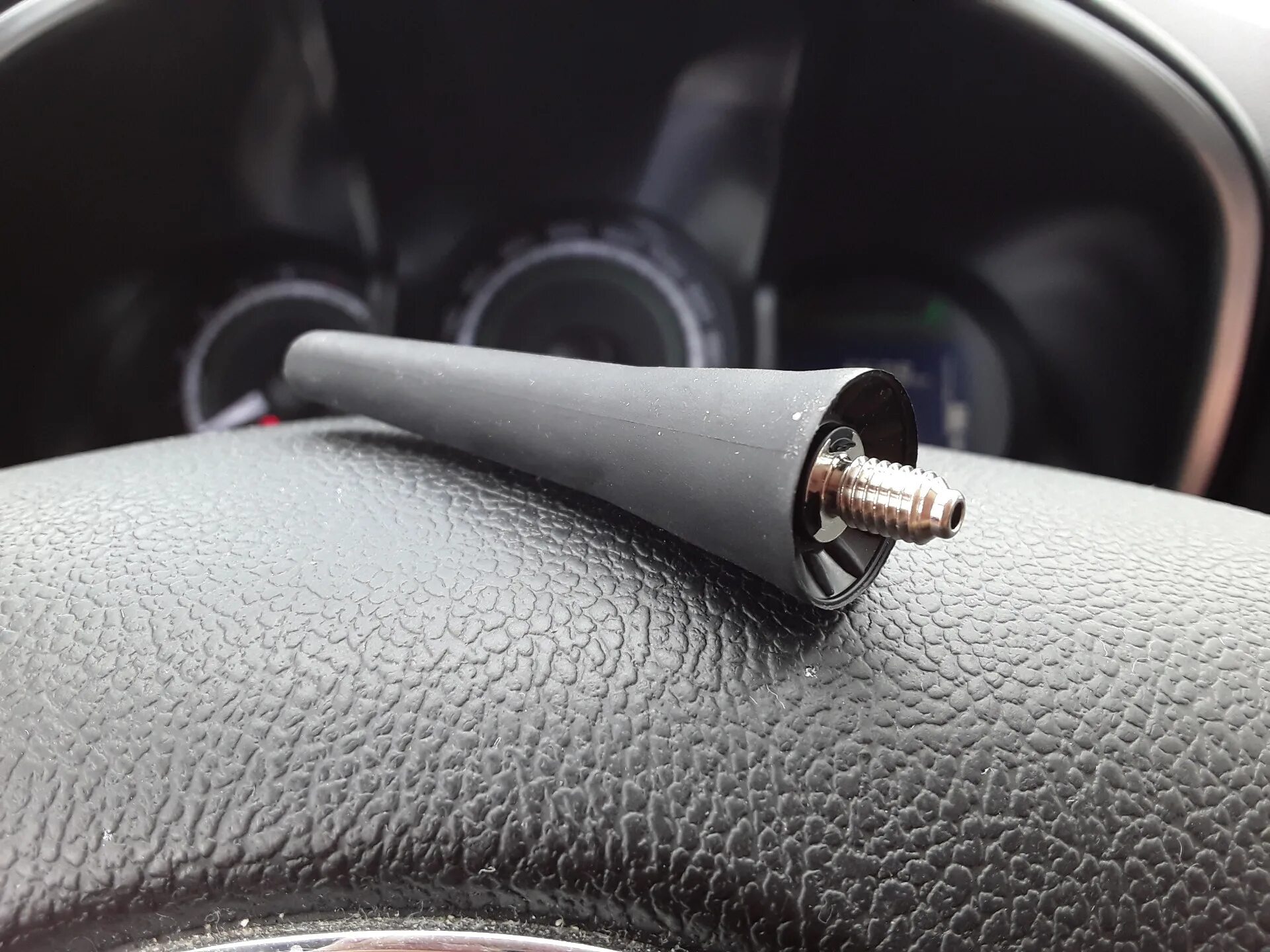 Как снять антенну гранта фл Решение по штатной антенне Lada Гранта (2G) FL, 1,6 л, 2018 года запчасти DRIV