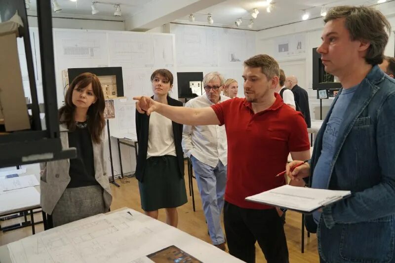 художник-технолог по сценическому свету. художник технолог. профессия-театральный художник сценограф. технолог сцены. художник-технолог сцены.