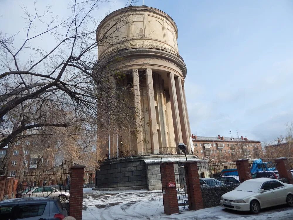 В Новосибирске на площади Маркса была продана водонапорная башня телекомпании НТ