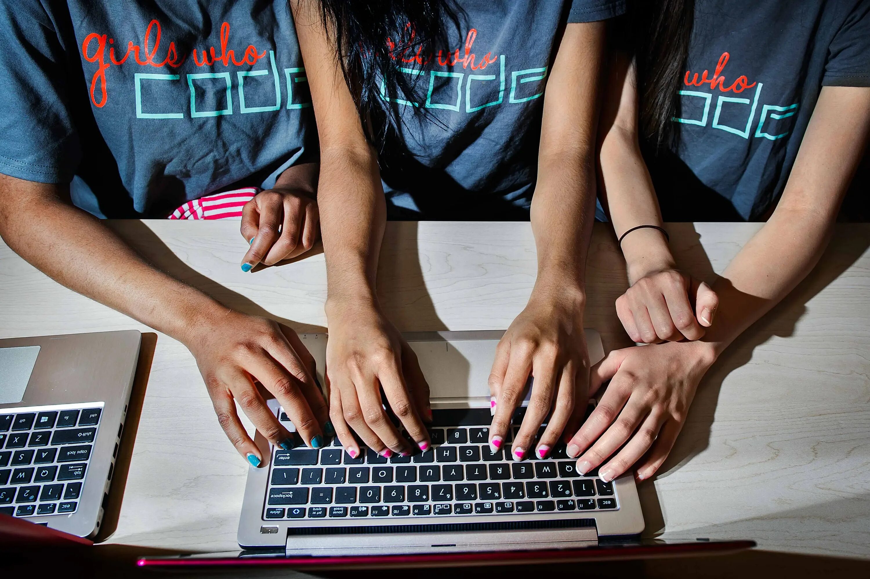 Coding girl. Девушка it. coder girl. the code girls.