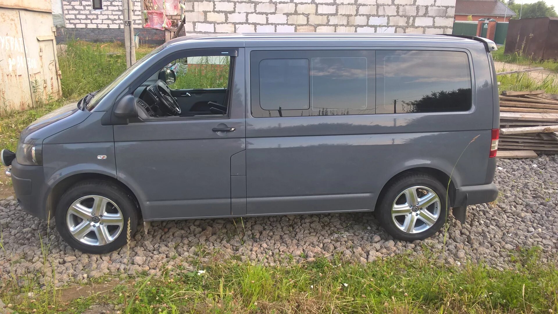 Авито фольксваген т5 с пробегом. 235/55 R18 на Фольксваген т5. R18 VW Transporter. 225 55 17 VW t5. 225 55 18 Фольксваген Каравелла.