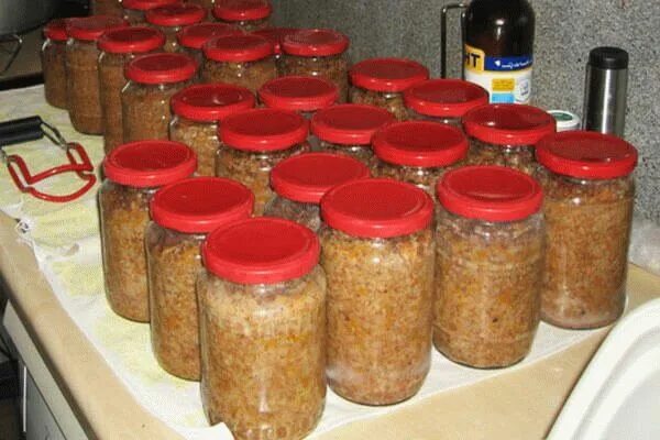 Консервы из щуки в автоклаве. Тушенка с гречкой в автоклаве. Гречневая каша с мясом в автоклаве. Тушенка с рисом в автоклаве. Каша гречневая с мясом тушенка в автоклаве.