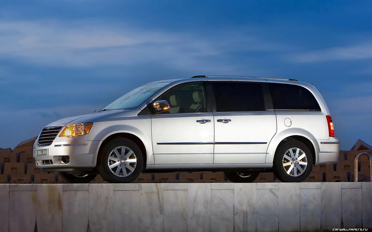 Крайслер вояж. Крайслер гранд вояджер 2015. Крайслер гранд вояджер 4. Крайслер вояджер 3. Крайслер гранд вояджер.
