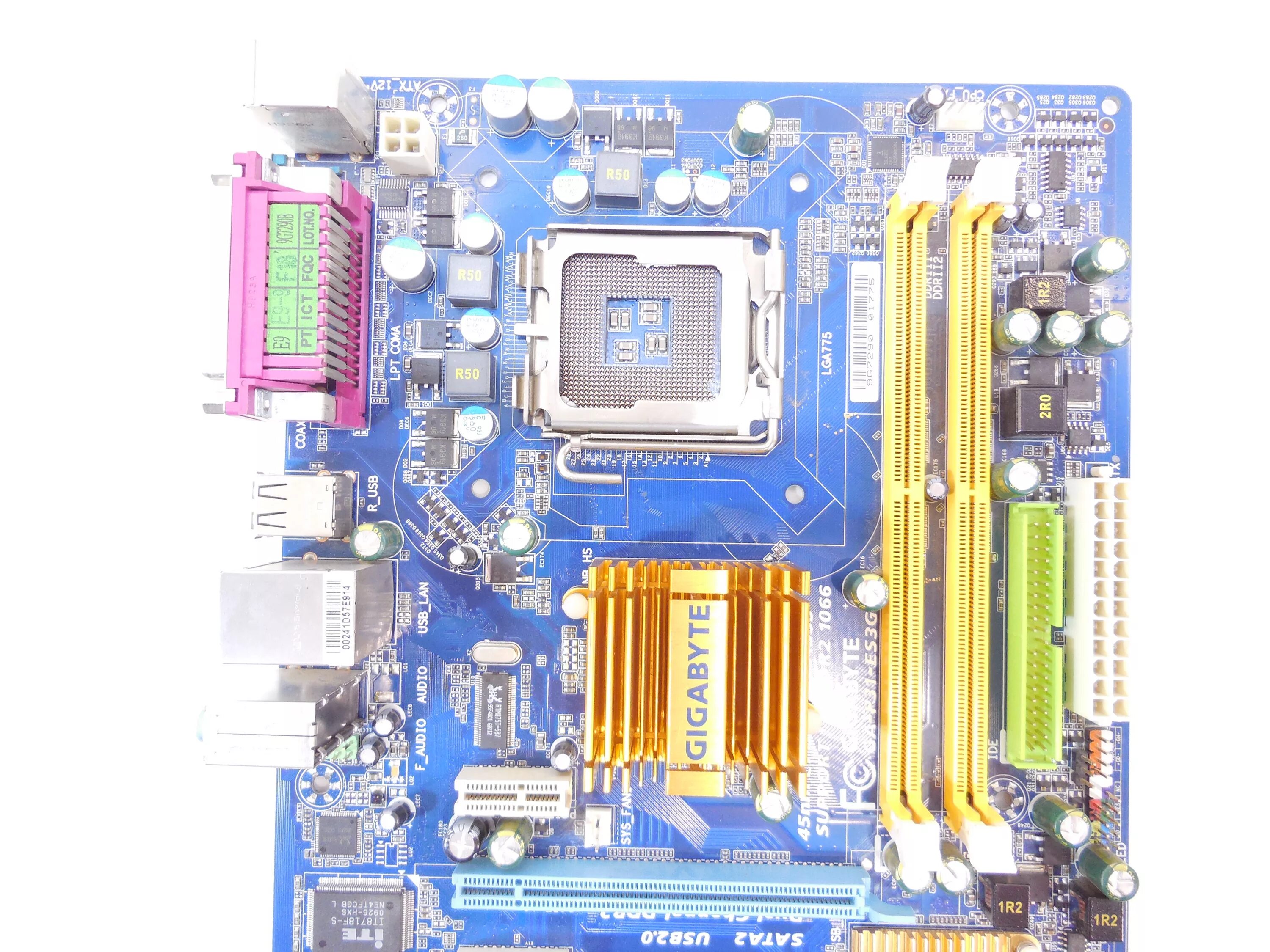 Gigabyte ga-p31-es3g lga775 ddr2. Плата ga p31 es3g. Материнская плата Gigabyte 775. Материнская плата Gigabyte ga-p31-s3. Сборка материнской платы gigabyte