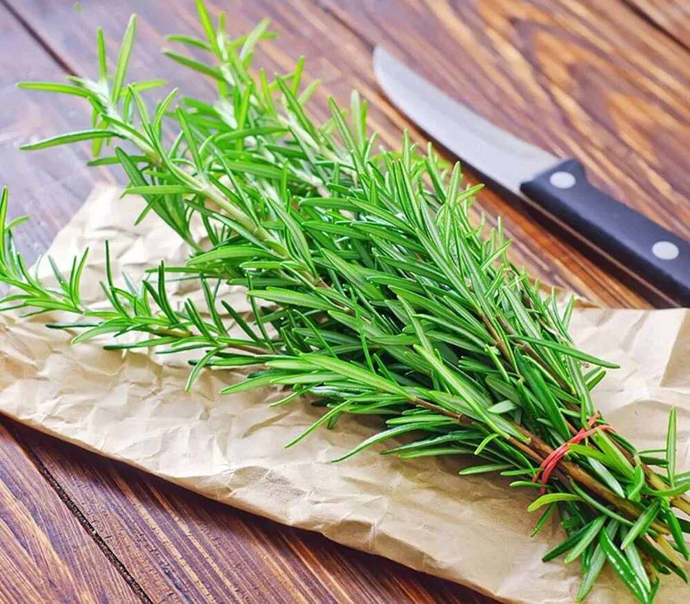 Как употреблять розмарин. Розмарин характеристика. Розмарин как использовать. Приправа к мясу розмарин. Розмарин к какому блюду подходит.
